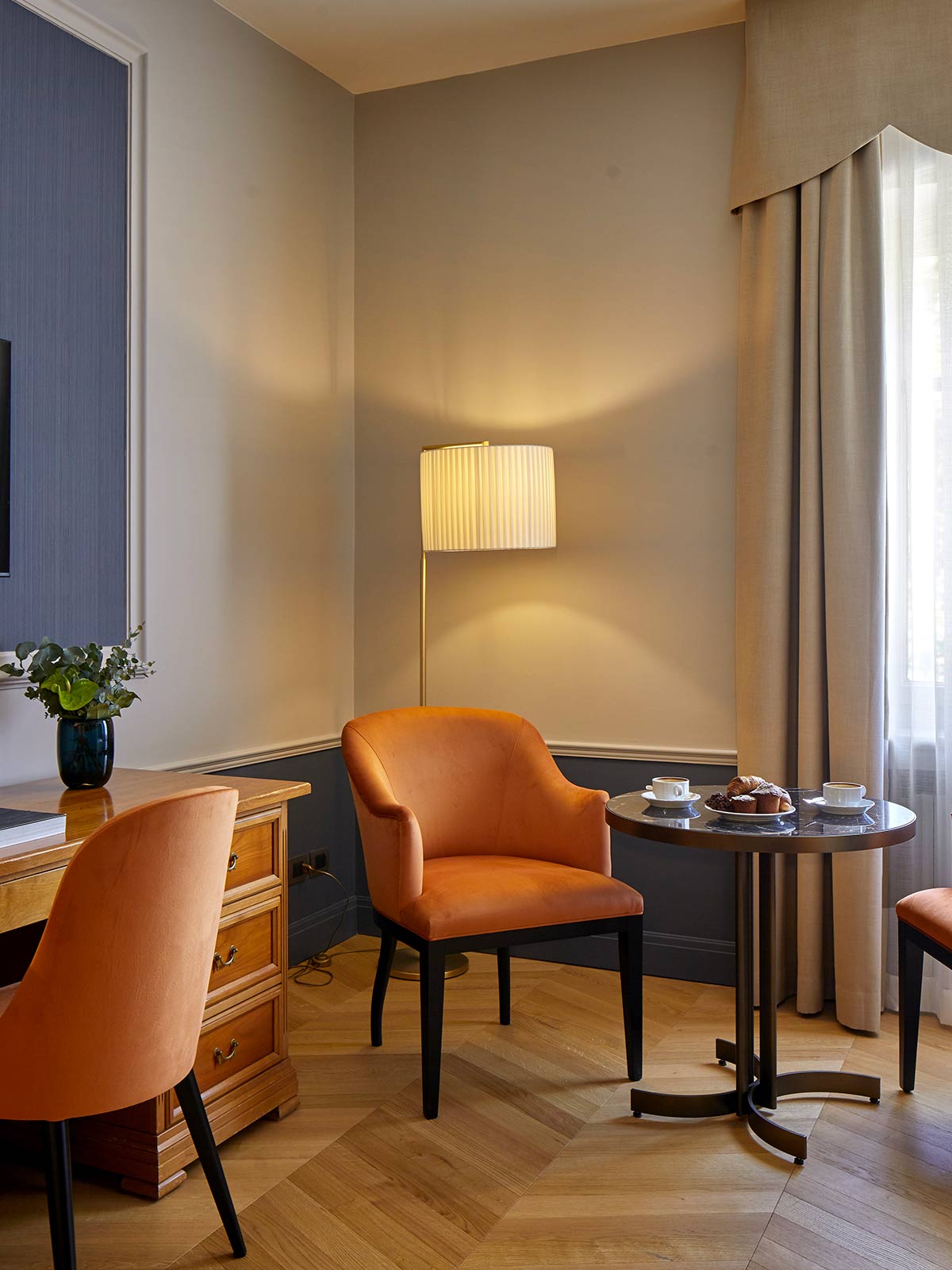 Salottino camera senza vista lago