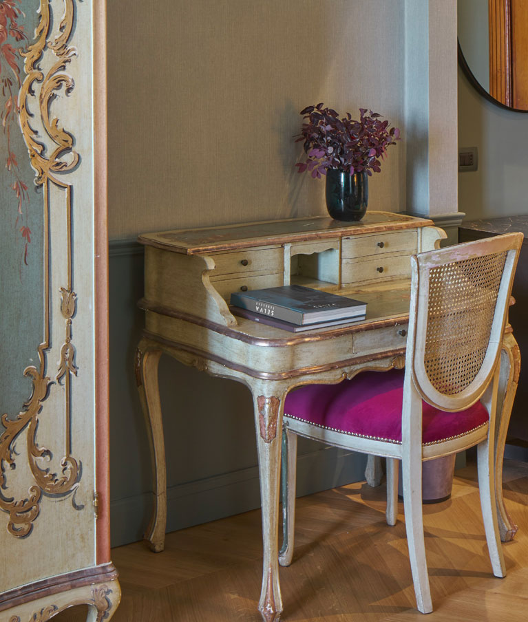 petit bureau de style venitien suite loggia