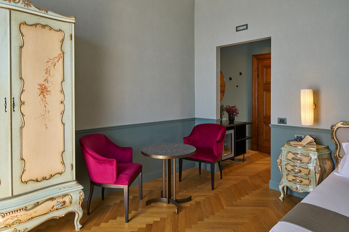 entrance hall with Venetian-style coffee table and armchairs for terrace suite lake view Garda Island