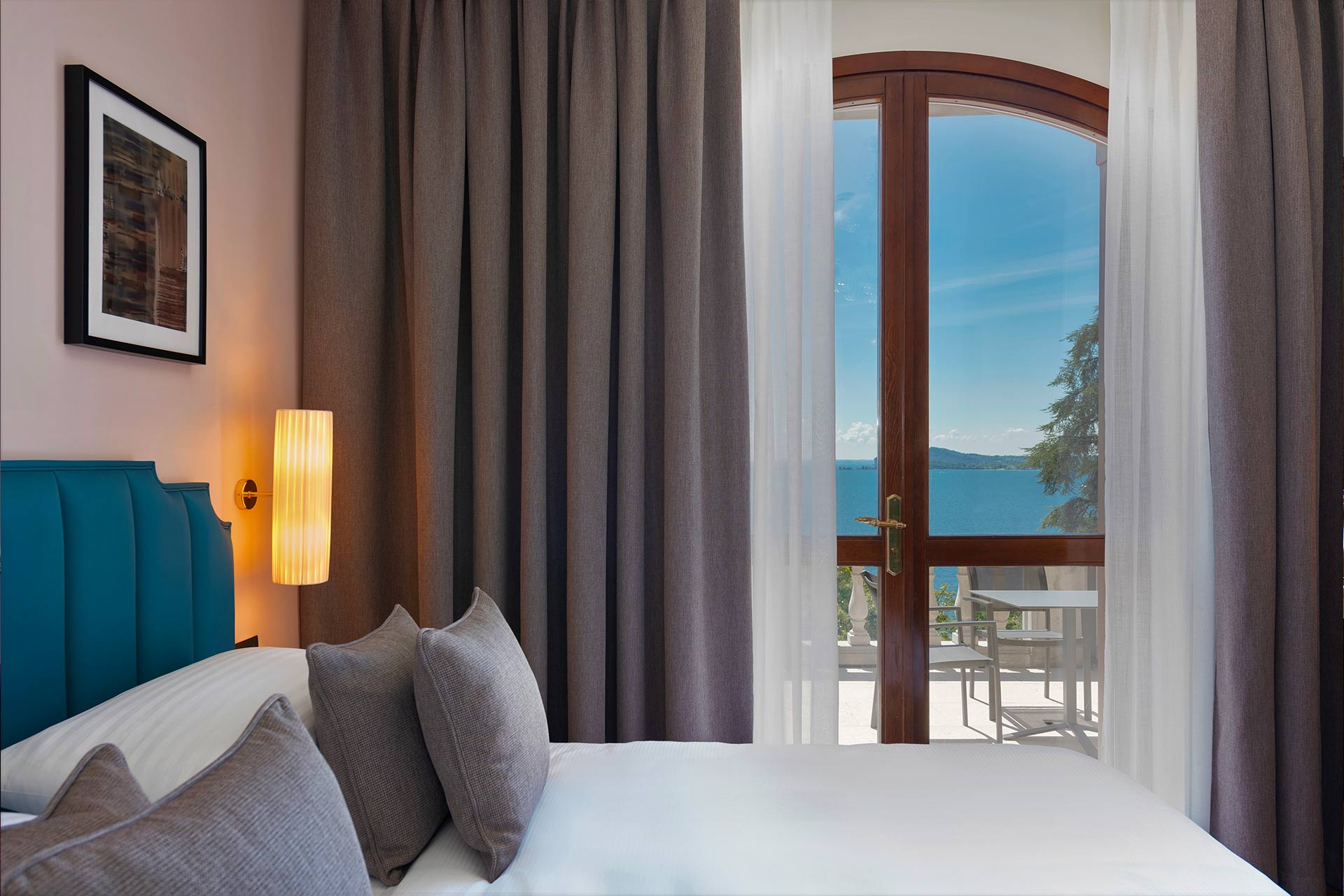 letto matrimoniale camera senza vista lago